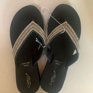 Women’s silver sparkle flip flops by Capelli of New York size 9
